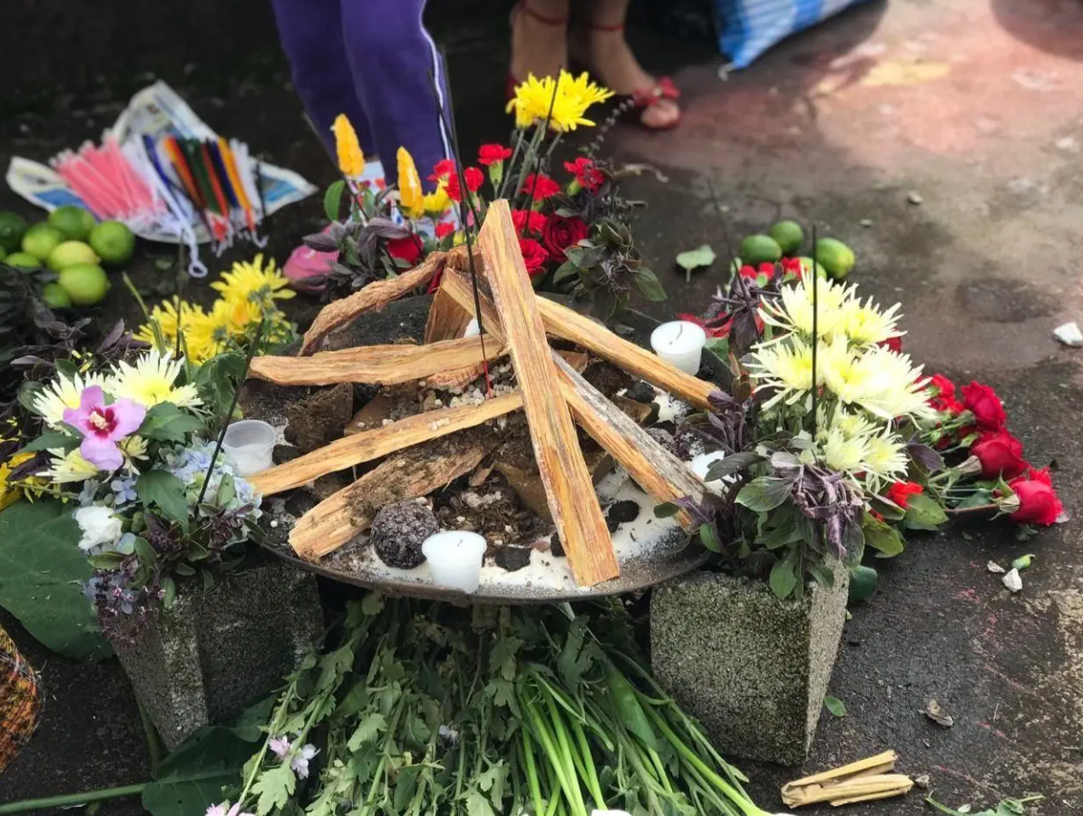  Esta foto fue de una actividad que tuvimos ahora en Junio. En medio de todo logramos hacer una actividad de sanación. (Cristina – Mujeres A’q’ab’al) 